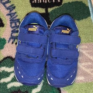 Like new Puma Toddler boy tennis shoes, US sz 6